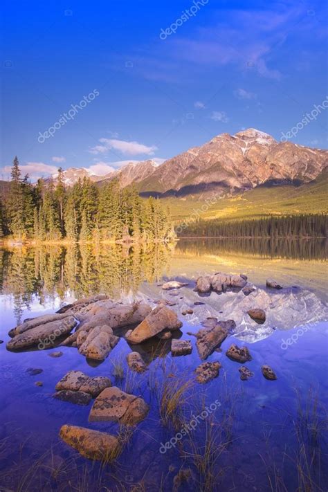 Pyramid Lake Jasper National Park Alberta Canada ⬇ Stock Photo