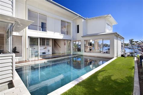 Airy Beachfront Home With Contemporary And Casual Style