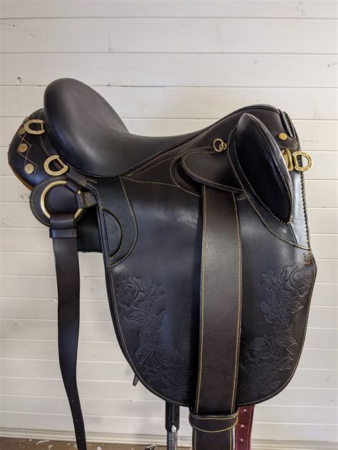 bad dog stock australian saddle outback saddles