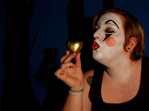 Mime Kissing A Golden Heart Katie Cowden Flickr
