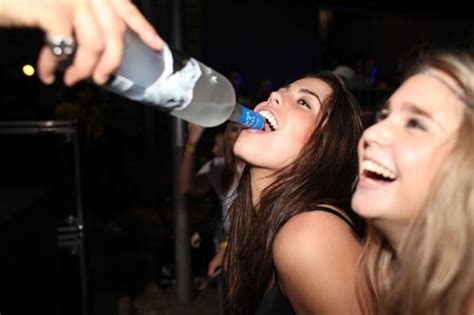 12 Types Of Drunk Girls You Will Find In The Nightclub Edm Vegas