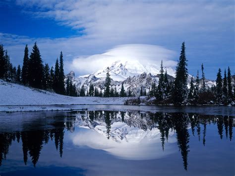 Mount Rainier Reflected Tipsoo Lake Wallpapers Hd Wallpapers Id 6432