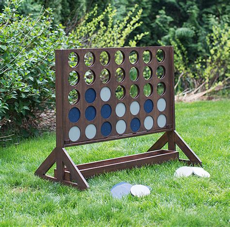 Summer is all about outdoor lawn games. These DIY Lawn Games Are Perfect for Outdoor Entertaining