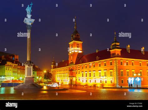 Castle Square At Night In Warsaw Poland Stock Photo Alamy