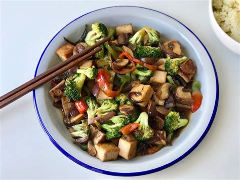 Salteado De Tofu Con Champiñones Brócoli Y Pimientos Receta Ekilu