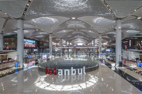 Asimismo, testigos afirman haber visto a 4 personas armadas que se escapaban del aeropuerto tras. Turquía: nuevo aeropuerto de Estambul cuenta con dos ...