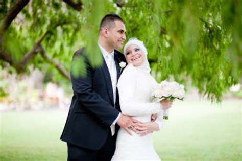 I think this is the biggest barrier. Photos of this interfaith Lebanese wedding went viral - Ya ...