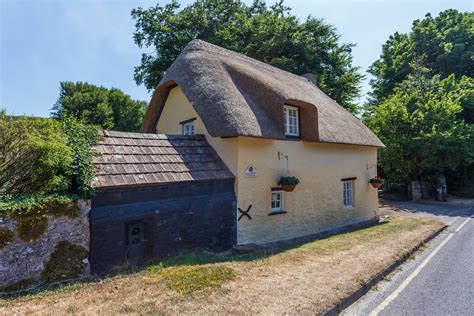 Elizabeth Cottage 16th Century Thatched Romantic Holiday Cottage