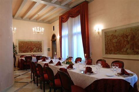 sala affreschi del ristorante hotel ristorante aldo moro