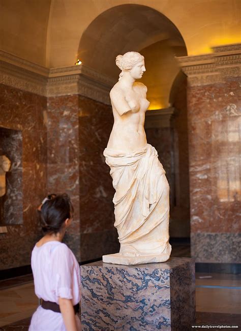 Venus De Milo Louvre Museum Paris Greek Statue Statue Places Ive