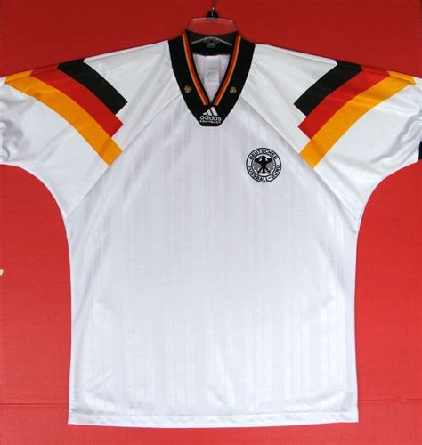 Einen fußball trikot erstellen suche namen und spielernummer heraus, dann ein farbschema. Vintage Adidas Germany Soccer Jersey Shirt Trikot XL ...