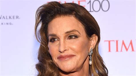 Caitlyn Jenner To Pose Nude With Olympic Gold Medal For Sports Illustrated Huffpost Style