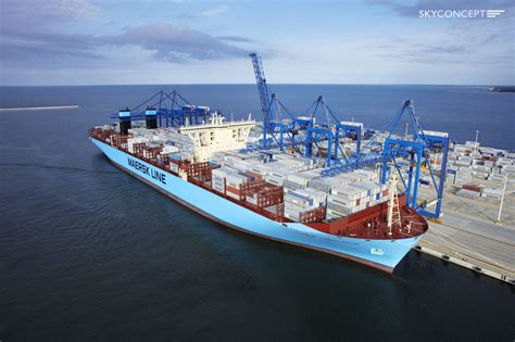 Maersk Mckinney Møller W Gdańsku Wpłynięcie Największego Kontenerowca