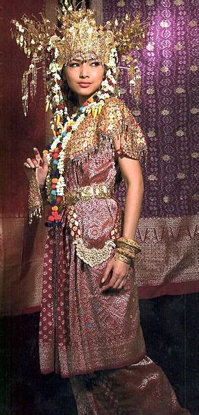 Aesan Gede Is Traditional Wedding Costumes Of Palembang South Sumatra