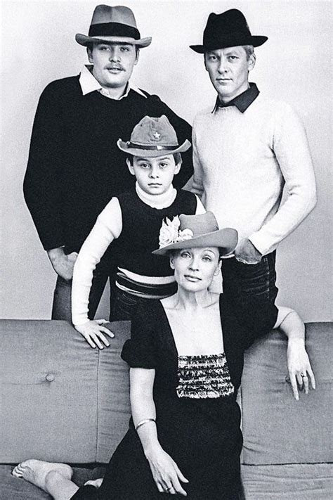 Яркая блондинка с прекрасными глазами украсила своей красотой и своей замечательной игрой множество фильмов. Владимир Ивашов и Светлана Светличная с сыновьями в 2020 г ...