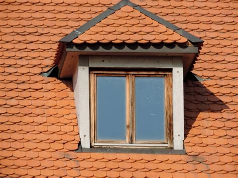 gambar gratis arsitektur atap ubin atap jendela loteng rumah