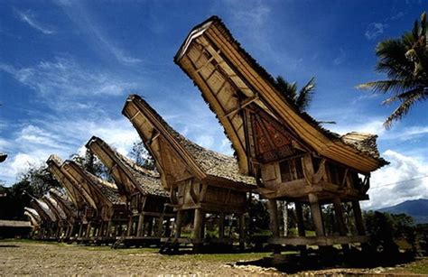 8 Bangunan Bersejarah Di Indonesia