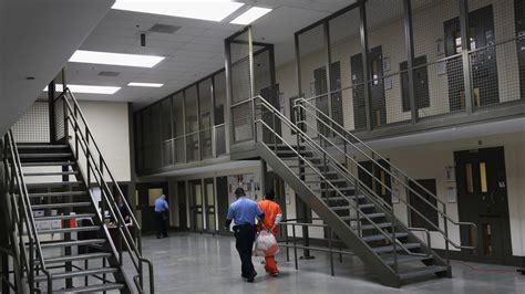 Inspectors Find Nooses In Cells At Immigration Detention Facility The