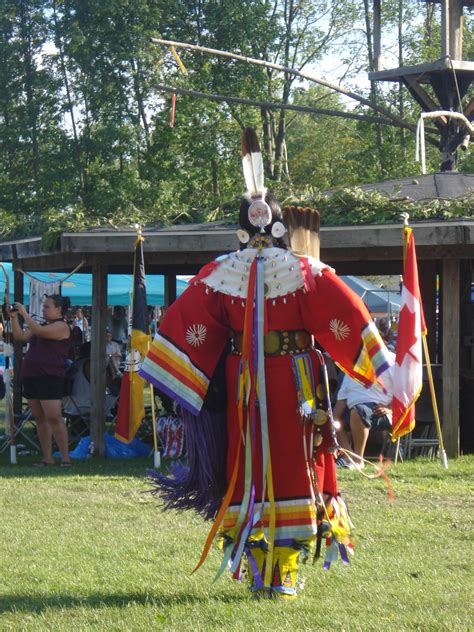 saginaw-chippewa-pow-wow,-michigan-native-american-dress,-native-american-clothing,-native
