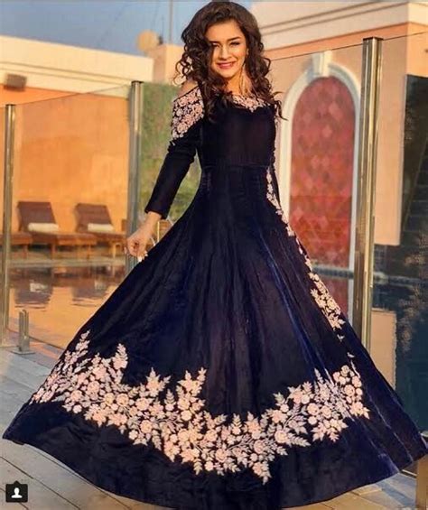 Pin By Mano On Avneet Kaur Indian Gowns Dresses Gowns Gowns Dresses