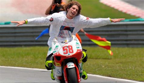 Daniele simoncelli, 31, from italy rimini fc, since 2020 right winger market value: Marco Simoncelli: a 8 anni dalla morte il mito continua ...
