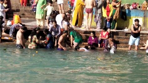 Ganga Snan Har Ki Pauri Snan Ganga Open Bath Haridwar Ki Video Nkindiatravel Youtube