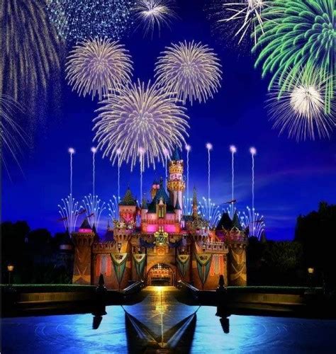 Great for getting into the christmas spirit. Florida Disneyland: Disneyland Florida Castle at Night