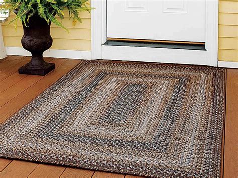 17 Perfect Rugs To Put Under Your Dining Table