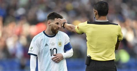 Pozisyon sonrası yaşanan şiddetli tartışma sonrası medel ve messi direkt kırmızı kartla. Lionel Messi y Gary Medel, expulsados tras bronca en la ...