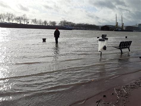 L inondation causée par les pluyes, par une furieuse tempeste. La Seine-Maritime et de l'Eure en vigilance orange ...