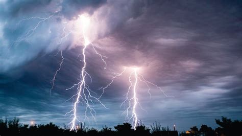 Top 10 Dangerous Lightning Strikes Thunder Recorded On Camera Youtube