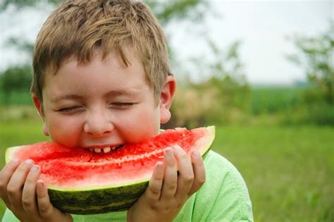 10 полезных свойств арбуза для здоровья которые делают его идеальным летним фруктом Informed Man
