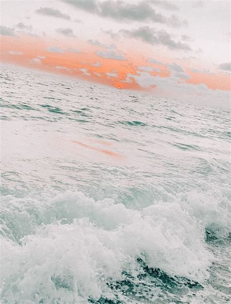 By laptop dua di may 19, 2020. 𝚋𝚎𝚊𝚌𝚑 𝚠𝚊𝚟𝚎𝚜 Pinterest: zzclaire | Aesthetic wallpapers ...