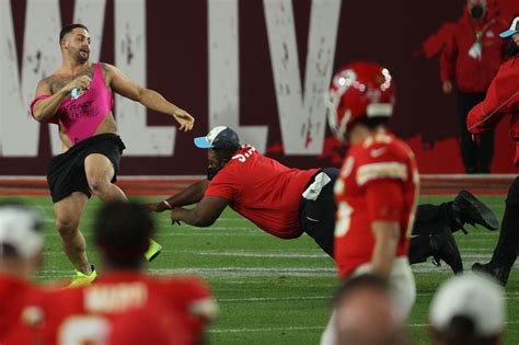 The Super Bowl Streaker Escapes With A Slap On The Wrist After Shilling