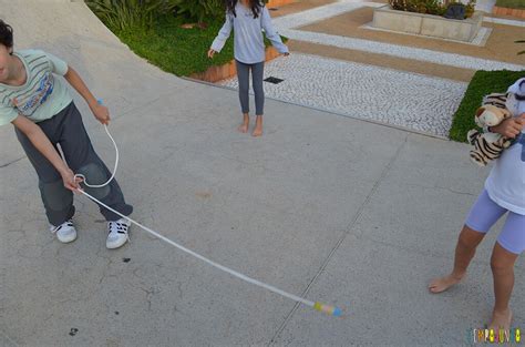 Brincadeira De Corda Rapidinha Para Fazer Ao Ar Livre Com As Crianças