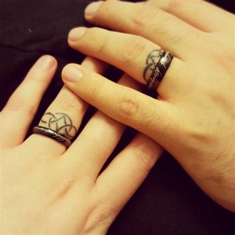 50 Cool Wedding Ring Tattoos To Express Their Undying Love