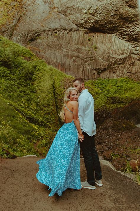 Columbia River Gorge Engagement Photos Bonneville Wa Morgan And Michael — Oregon Wedding