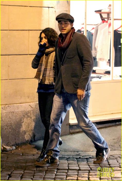 Mila Kunis And Ashton Kutcher Romantic Rome Dinner Date Photo 2760835