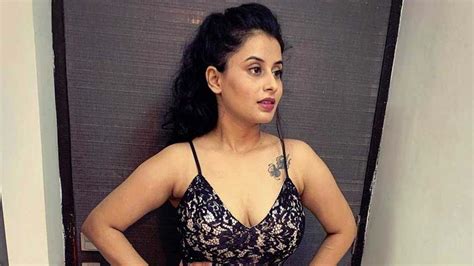 Supriya Shukla Takes Off Her Clothes In Charmsukh Highway Given Too