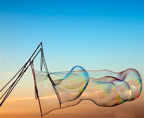 Ich liebe hochzeitskleider sehr, aber finde die farbe weiß schwierig darzustellen. Seifenblase | Seifenblasen, Seife, Aussicht