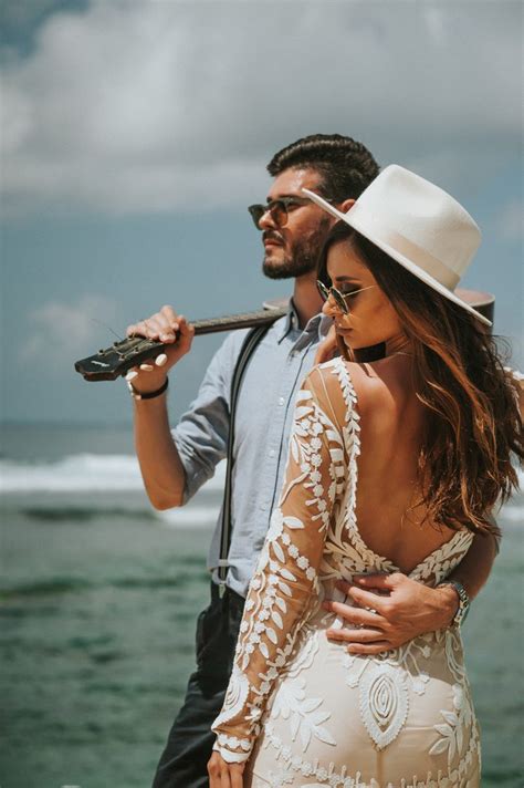 Finding the right venue that is suited best to. Boho Picnic Style Melasti Beach Wedding in Bali | Junebug ...