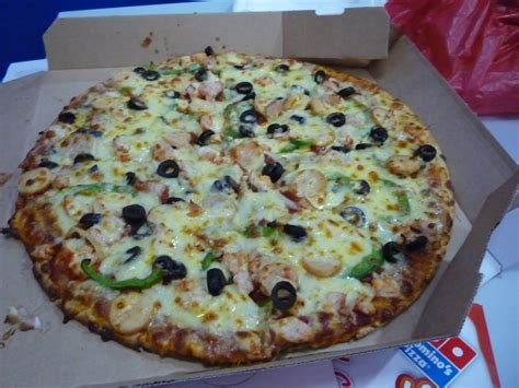 A medium farmhouse pizza with cheese burst. Skies of Love: I CAN MAKE DOMINO PIZZA HOR.