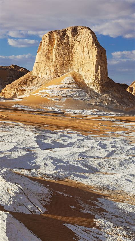 Rock formations at White Desert National Park near Farafra Oasis, Libyan Desert, Egypt | Windows ...