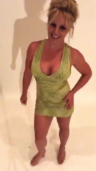 britney spears cleavage in green outfit xhamster