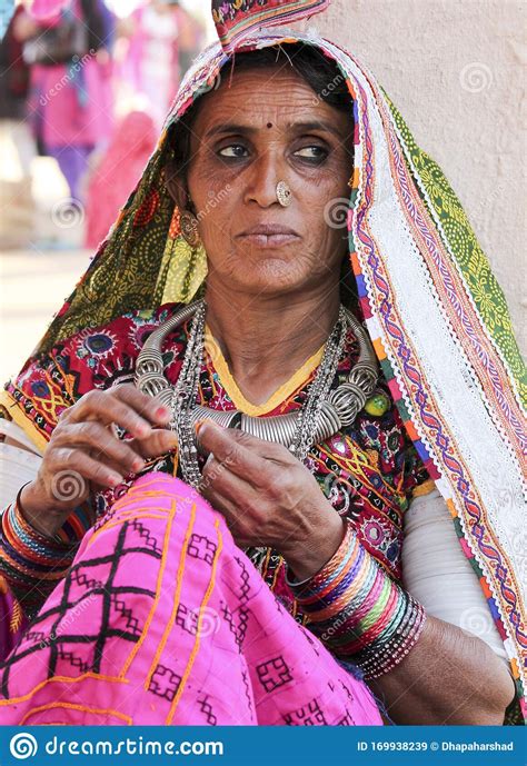 Ld Indian Woman Portraits Child,girls,tribal,young, Eye ...