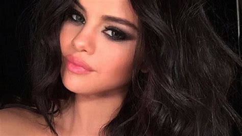 Selena Gomez Teases Fans With Sexy Bikini Clad Selfie Entertainment Tonight