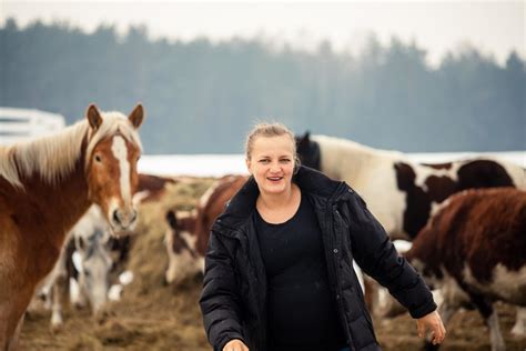 Rolnicy Podlasie Emilia Korolczuk Z Ranczo Laszki Promienieje Szcz Ciem U Boku Ukochanego