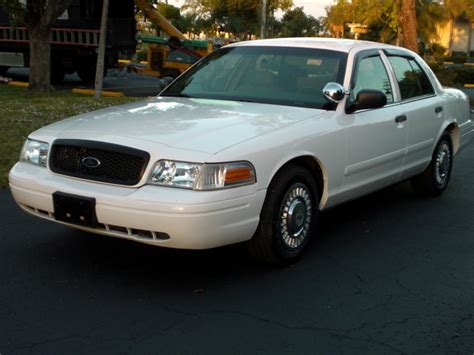 Ford Crown Victoria Review 2004 Ford Crown Victoria Specs Price Mpg