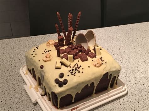 Drip Cake eckig Weiße Schokoladen -Ganache mit Pudding-Buttercreme