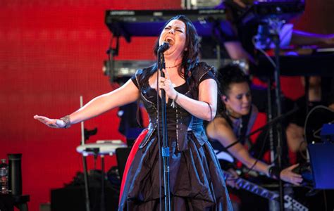 Evanescences Amy Lee Says Record Label Wanted Male Singer To Make Band